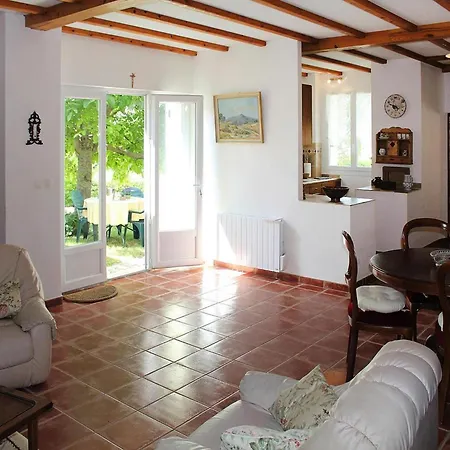 Charming With Private Garden, Holiday home