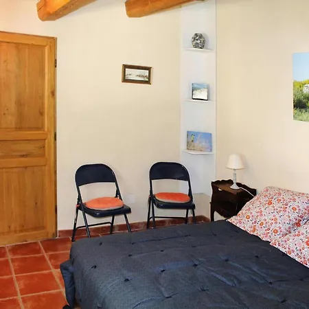 Charming With Private Garden, Holiday home *