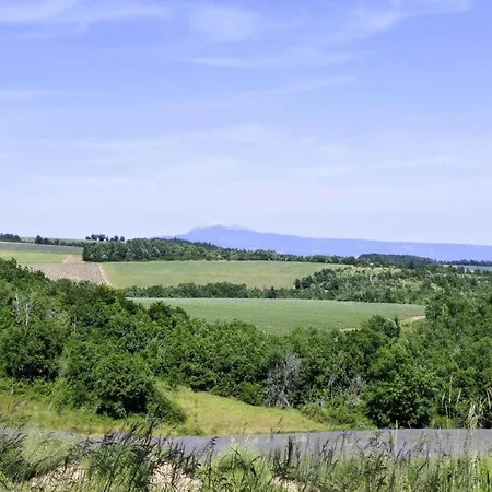 Charming With Private Garden, Holiday home Revest-du-Bion