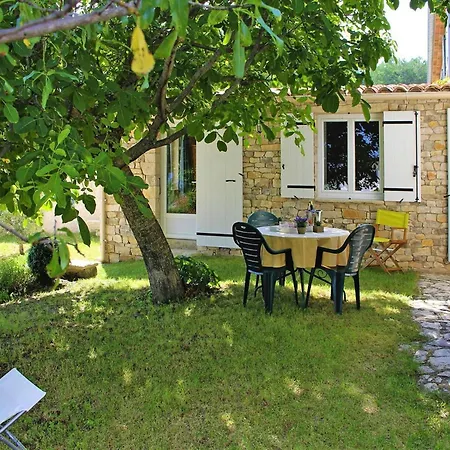 Holiday home Charming With Private Garden, Revest-du-Bion