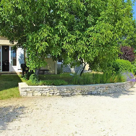 Charming With Private Garden, Holiday home