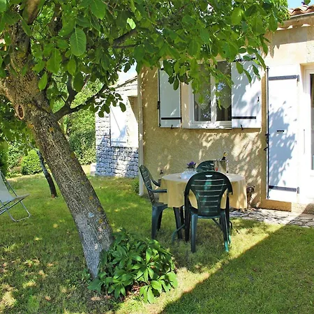 Holiday home Charming With Private Garden, Revest-du-Bion